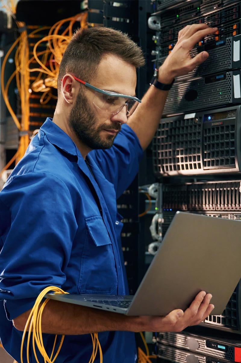 datacenter-altbanner-person